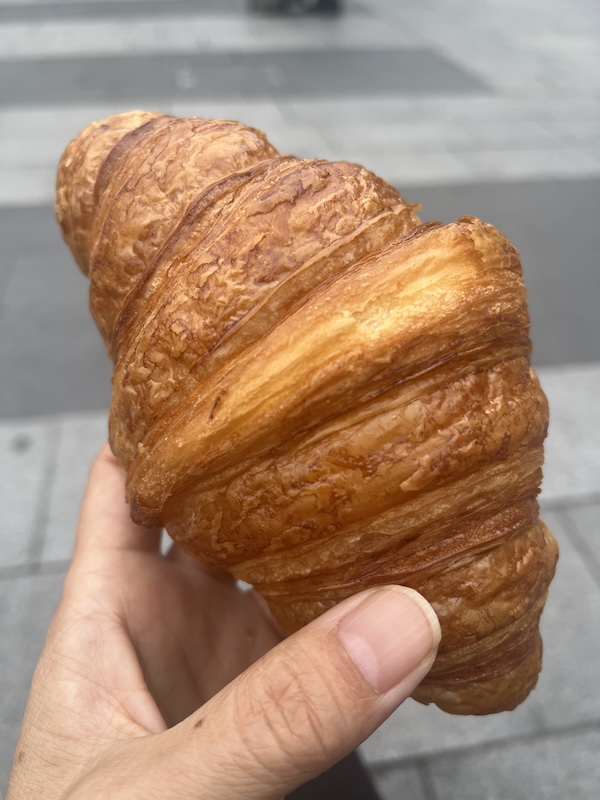 A picture of croissant au beurre from Aux Pains de Papy